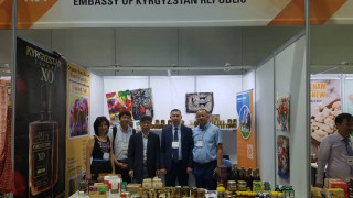 На выставке в Корее представлены кыргызский мёд и коньяк