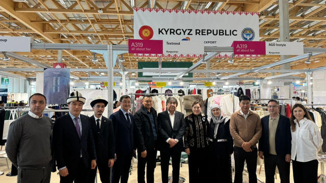  Кыргызские производители швейной отрасли на международной выставке в Париже 